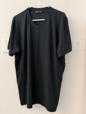 Travis Mathew Men's Black V-Neck Tee